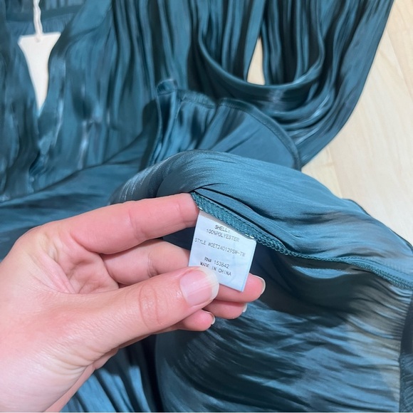 Mello Day New With Tags Womens Teal Pleated Light Weight Blouse Size Medium - Picture 5 of 5